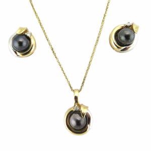 Black Pearl set of pendant and earrings in Two Tone gold