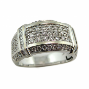 Man's ring in White gold set with 67 natural diamonds