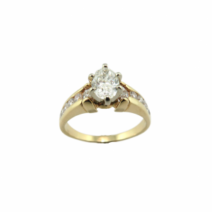 1.04 Oval diamond engagement ring in yellow gold