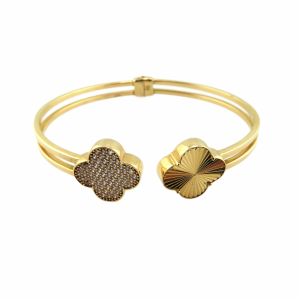 Quatrefoil Hinged Bangle in 18kt Yellow gold set with CZ's